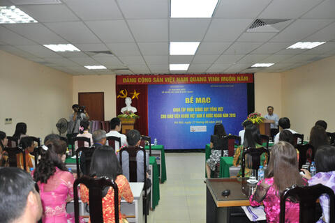 Bế giảng khóa tập huấn giảng dạy tiếng Việt cho giáo viên kiều bào