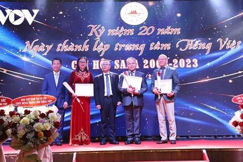 Kỷ niệm 20 năm thành lập Trung tâm tiếng Việt tại CH Séc