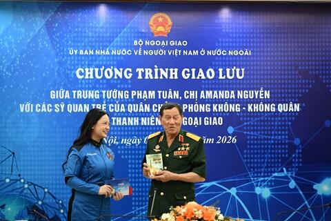Giao lưu giữa Trung tướng Phạm Tuân và chị Amanda Nguyễn: Khát vọng vươn ra không gian từ hai thế hệ người Việt Nam. 