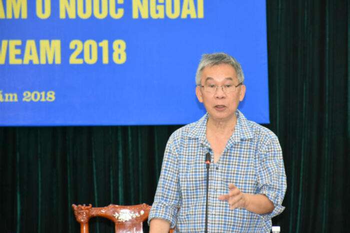 Giáo sư Lê Văn Cường - Trưởng Ban Tổ chức VEAM phát biểu tại buổi gặp mặt.
