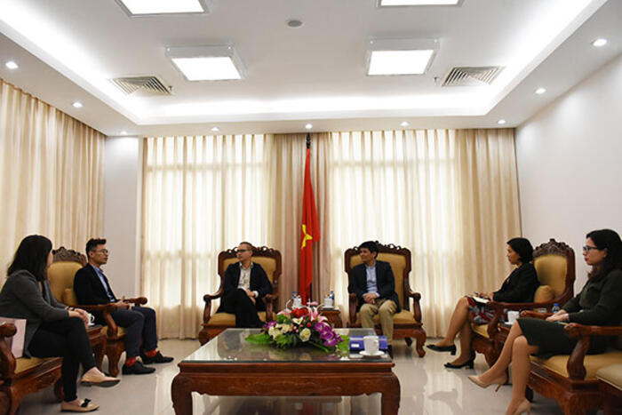 Phó Chủ nhiệm Nguyễn Hoành Năm tiếp đại diện Hội Thanh niên Sinh viên Việt Nam tại Hoa Kỳ