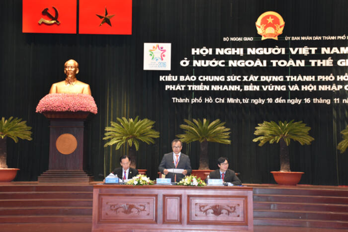 Thứ trưởng Vũ Hồng Nam giới thiệu Hội nghị chuyên đề 1