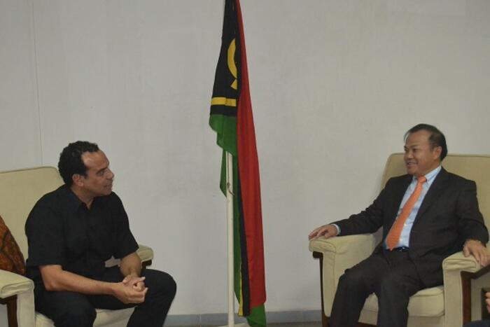 Thứ trưởng Vũ Hồng Nam gặp Bộ trưởng Ngoại giao Vanuatu