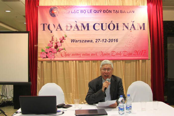 TSKH Nguyễn Văn Thái báo cáo về Văn học Ba Lan ở Việt Nam