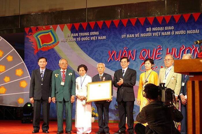 Cộng đồng người Việt Nam tại Thái Lan được Chủ tịch nước tặng thưởng Huân chương Độc lập hạng Nhất