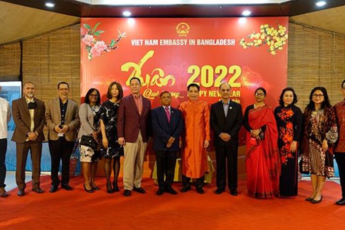 Các Đại sứ, thành viên Đại sứ quán các nước ASEAN và khách mời Bangladesh tại sự kiện.