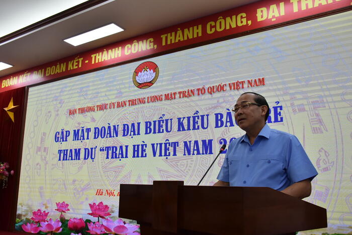Phó Chủ tịch Uỷ ban Trung ương MTTQ Việt Nam Hoàng Công Thủy phát biểu tại cuộc gặp mặt