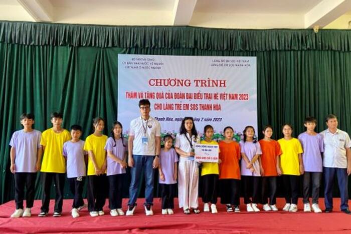 Làng Trẻ SOS Thanh Hóa nhận quà từ cộng đồng người Việt Nam tại Ba Lan gửi về