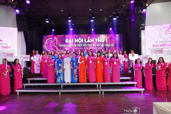 400 đại biểu Phụ nữ Việt Nam đến từ 20 nước trong khu vực châu Âu tham dự Đại hội. Ảnh : Hà Cần
