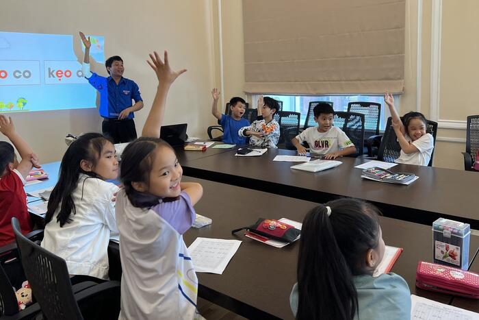 Con em kiều bào thế hệ thứ hai, thứ ba hào hứng, phấn khởi tham gia lớp học tiếng Việt tại Nga. Ảnh: Ban tổ chức chương trình “Tiếng Việt vui” 2023