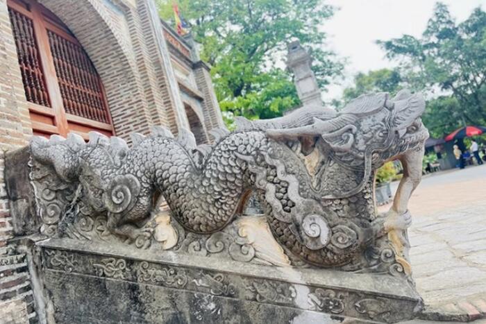"Rồng vuốt râu" là biểu tượng đặc trưng cho điêu khắc thời Lê. Ảnh: CTV/Vietnam+