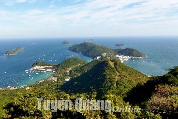 Một góc quần đảo Nam Du mỗi sớm bình minh. Nguồn: Báo Tuyên Quang