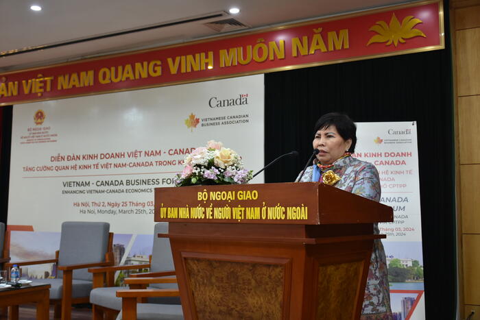 Bà Lê Thị Giàu- Chủ tịch Hội đồng Quản trị Công ty Thực phẩm Bình Tây, Phó Chủ tịch VCBA chia sẻ kinh nghiệm đầu tư tại thị trường Canada tại Diễn đàn