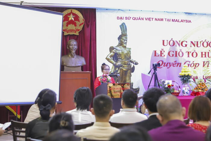 Bà Trần Thị Chang phát biểu khai mạc buổi lễ