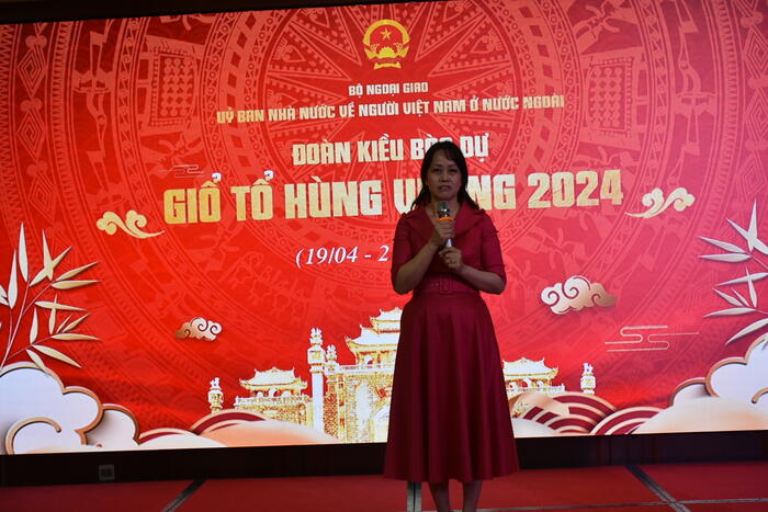 Bà Cao Hồng Vinh phát biểu tại buổi lễ