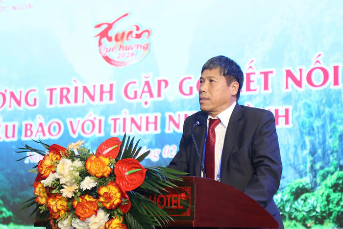 Tiến sĩ Hoàng Xuân Bình phát biểu tại buổi gặp gỡ