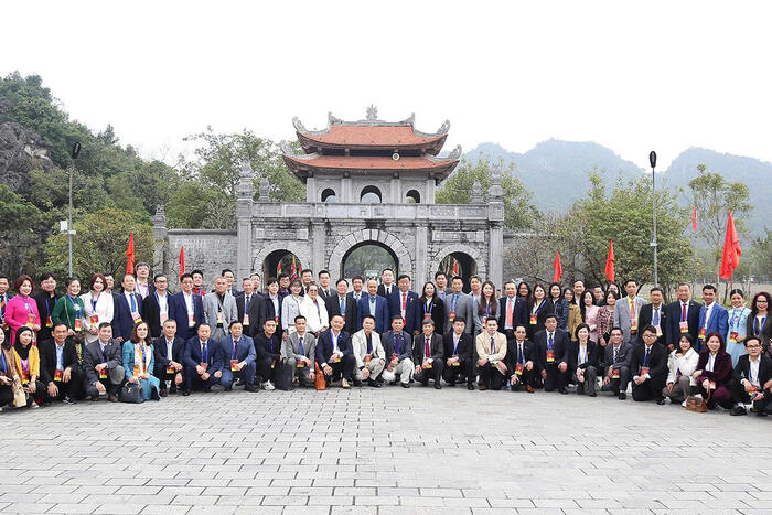 Đòn chụp ảnh lưu niệm tại Khu di tích Đền thờ Vua Đinh, Vua Lê