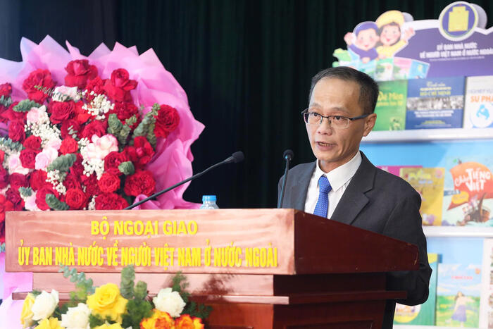 Trưởng Khoa Ngôn ngữ học và Việt Nam học, Trường Đại học Khoa học Xã hội và Nhân văn phát biểu tại buổi lễ