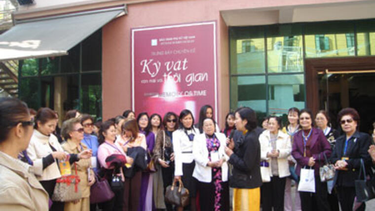 Đại biểu nữ kiều bào gặp gỡ và giao lưu với Hội liên hiệp Phụ nữ Việt Nam