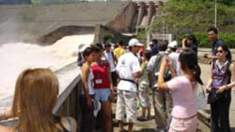 Ngày thứ 2 Trại hè Việt Nam 2005: Cơm lam, măng rừng và nằm võng