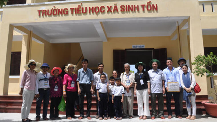 Đoàn kiều bào thăm Trường Sa: Thăm quân dân xã đảo Sinh Tồn và đảo Cô Lin