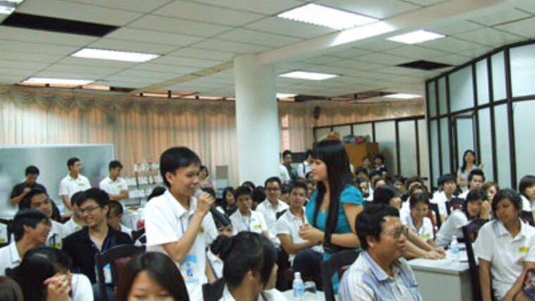 Lãnh đạo Ủy ban Nhà nước về NVNONN gặp mặt thân mật đại biểu Trại hè Việt Nam 2010