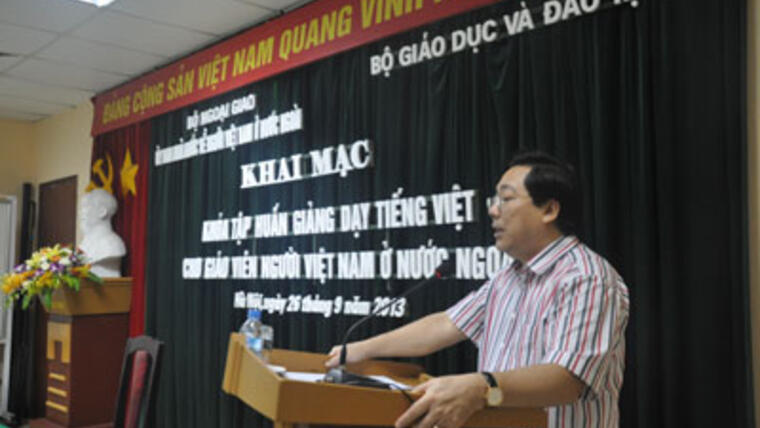 Khai mạc Khóa tập huấn giảng dạy tiếng Việt cho giáo viên NVNONN