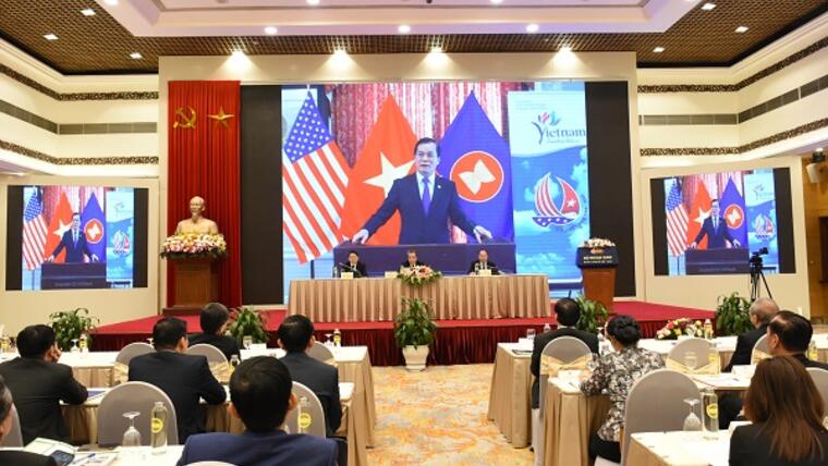 Hoàn thiện, nâng cao hiệu quả chính sách dành cho người Việt Nam ở nước ngoài