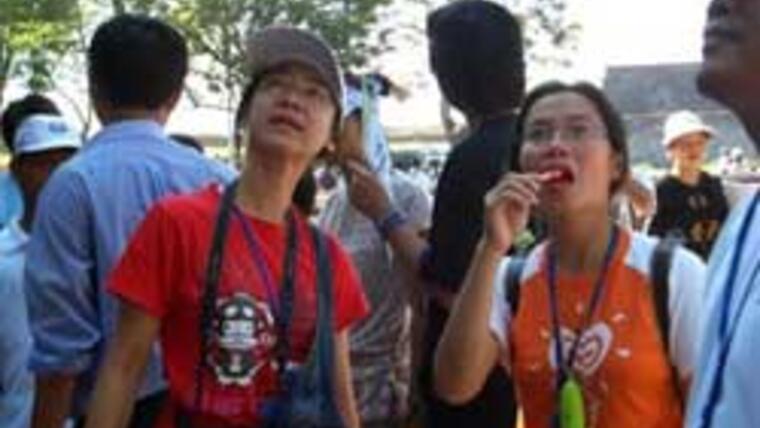 Hoạt động của đoàn thanh niên Việt kiều tham dự trại hè 2005 tại miền Trung