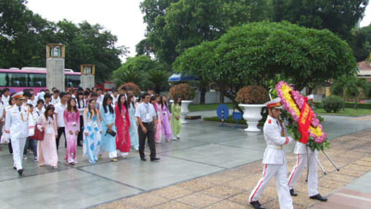 Tin ảnh: Trại hè Việt Nam 2010 tham gia một số hoạt động tại Hà Nội
