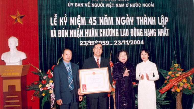 Ủy ban về người Việt Nam ở nước ngoài kỷ niệm 45 năm thành lập và đón nhận Huân chương Lao động hạng Nhất