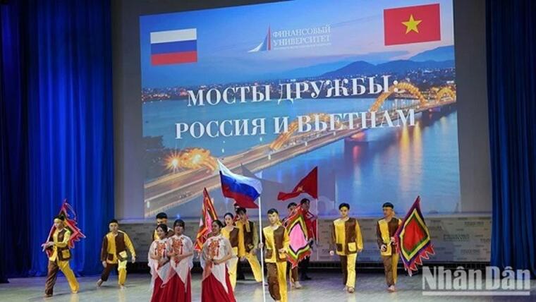 Nhịp cầu hữu nghị Nga-Việt tại Đại học Tài chính Quốc gia Moskva ở Nga