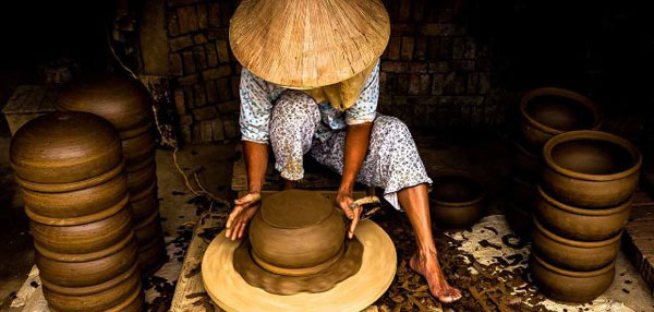 Quy trình để làm ra một sản phẩm đúng chất gốm Thanh Hà đòi hỏi một kỳ công và tâm huyết