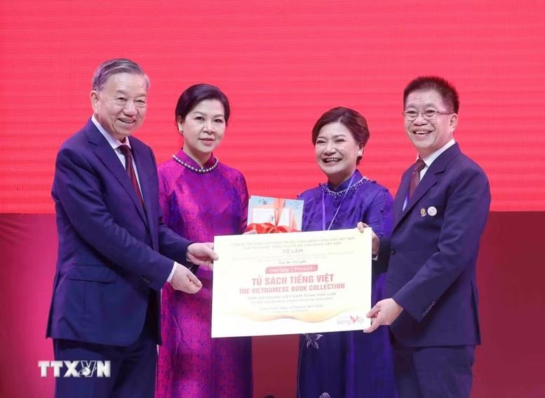 Tổng Bí thư, Chủ tịch nước Tô Lâm gặp gỡ cộng đồng người Việt Nam tại Thái Lan- Ảnh 3.