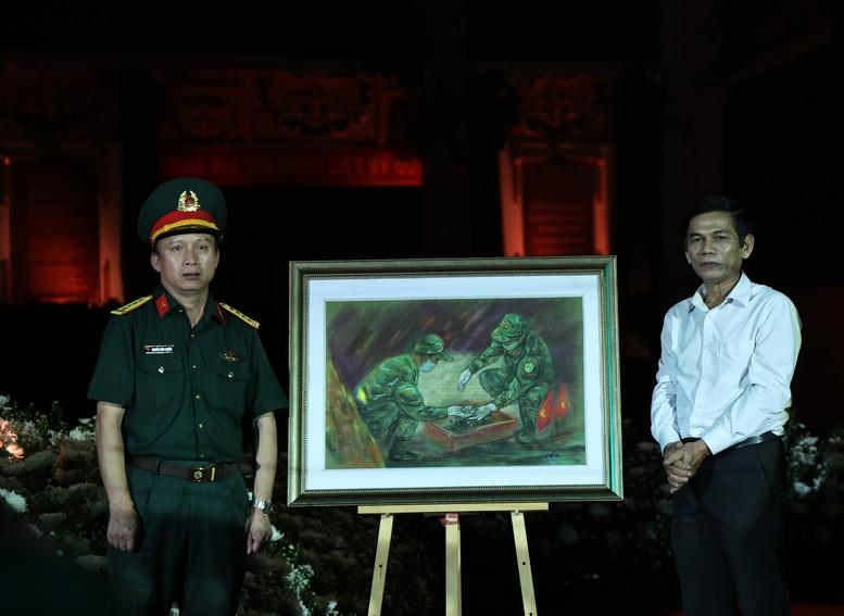 Xúc động “Khúc tri ân” ở Công viên Lê Thị Riêng trước giờ an táng 731 hài cốt liệt sĩ- Ảnh 6.