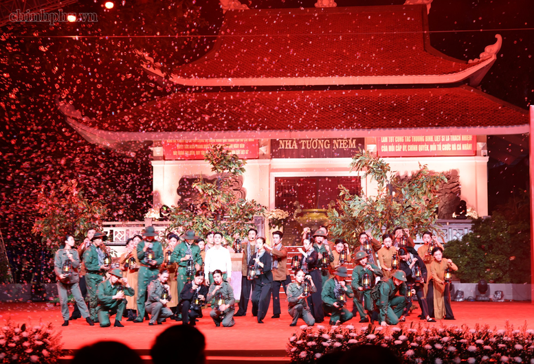 Xúc động “Khúc tri ân” ở Công viên Lê Thị Riêng trước giờ an táng 731 hài cốt liệt sĩ- Ảnh 3.