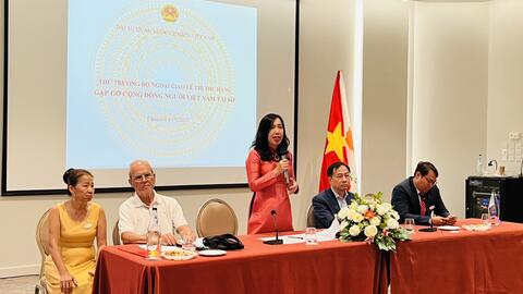 Thứ trưởng Bộ Ngoại giao Lê Thị Thu Hằng thăm cộng đồng người Việt tại Cộng hòa Síp
