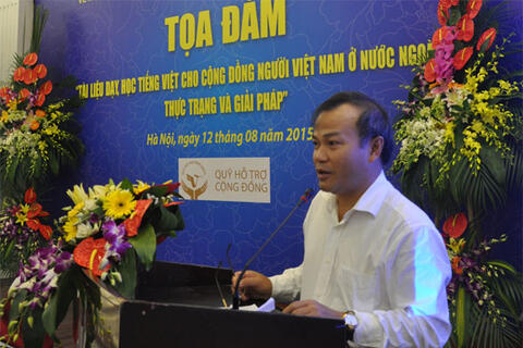 Hỗ trợ và xây dựng tài liệu dạy, học tiếng Việt cho cộng đồng NVNONN
