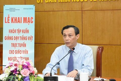 Tiếp tục hỗ trợ phong trào học và dạy tiếng Việt cho kiều bào