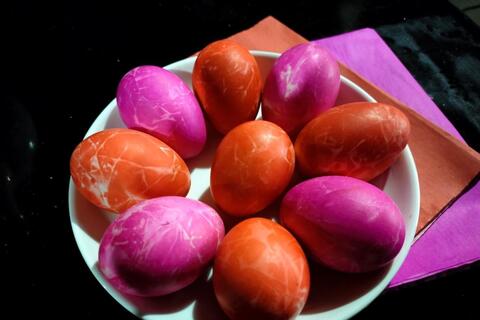 Tục nhuộm trứng đỏ trong ngày lễ, tết của một số dân tộc phía Bắc