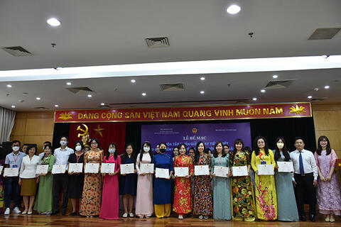 Bế mạc Khoá tập huấn giảng dạy tiếng Việt cho giáo viên Việt Nam ở nước ngoài 2022