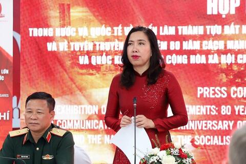 Lần đầu tiên kiều bào tham gia diễu hành