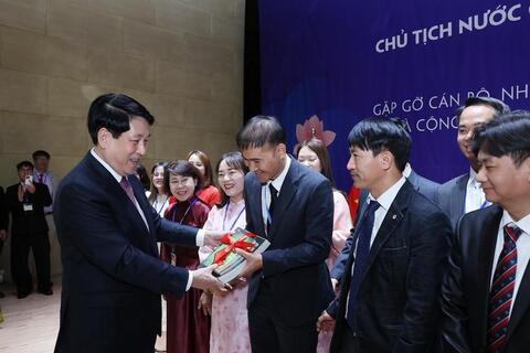 Chủ tịch nước gặp gỡ cán bộ và cộng đồng người Việt tại Đông Nam Hàn Quốc