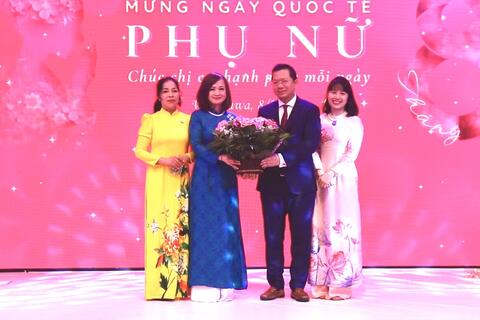 Gặp mặt kỷ niệm Ngày Quốc tế Phụ nữ 8/3 với chủ đề “Rạng rỡ tháng Ba” tại Ba Lan