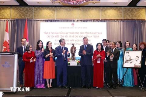 Tổng Bí thư, Chủ tịch nước Tô Lâm gặp gỡ cán bộ, nhân viên Đại sứ quán và cộng đồng người Việt Nam tại Ca-na-đa