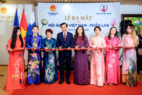 Ra mắt Hội Áo dài Việt Nam tại Phần Lan