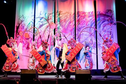 “Tết Baltard” – Điểm hẹn văn hóa quy mô của cộng đồng người Việt tại Pháp