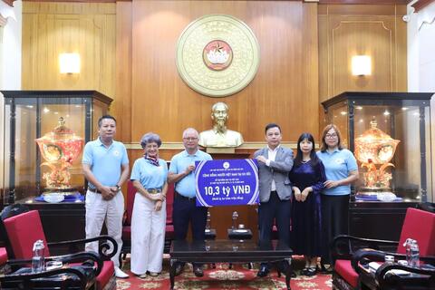 Nghĩa cử kiều bào Séc: Hơn 10 tỷ đồng san sẻ với đồng bào vùng bão lũ