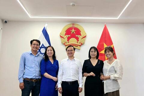 Đại sứ Nguyễn Kỳ Sơn gặp gỡ Ban Chấp hành Hội người Việt Nam tại Israel