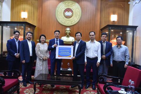 Cộng đồng người Việt Nam tại Ba Lan và đoàn kiều bào tham dự hoạt động A80 ủng hộ đồng bào bị ảnh hưởng bởi cơn bão số 10